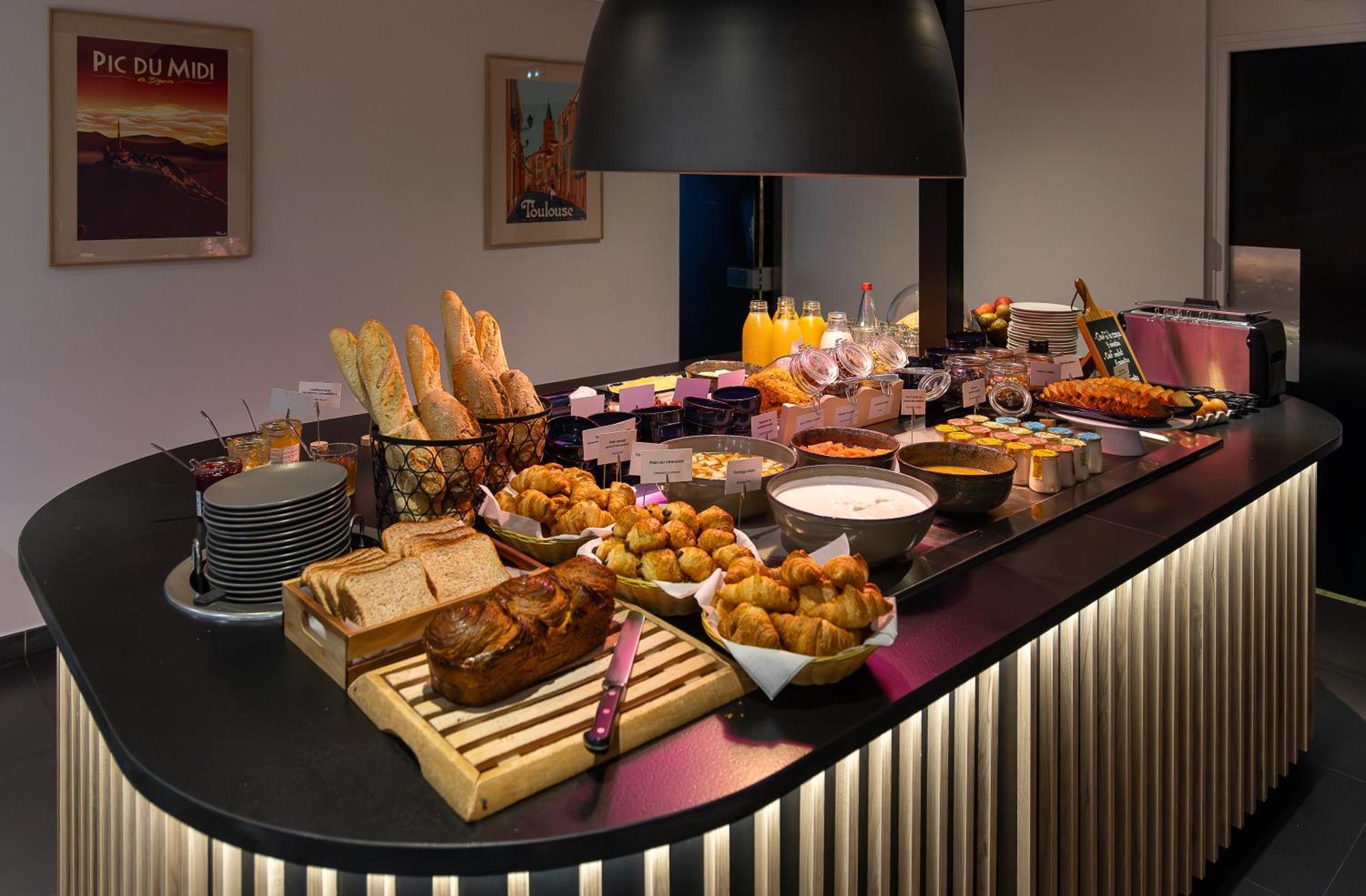 Campanile Toulouse - Blagnac Aeroport Hotel Екстериор снимка